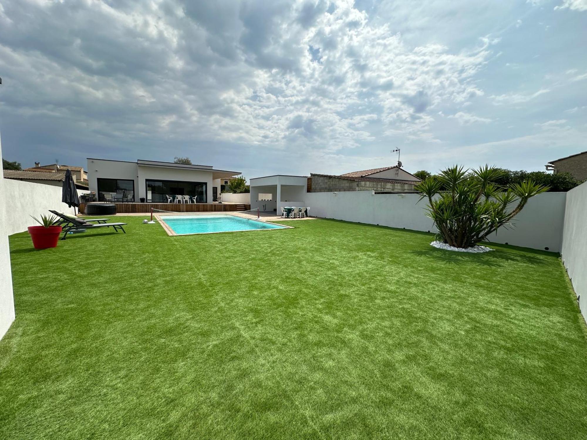 Noam Standing 220m2 *
